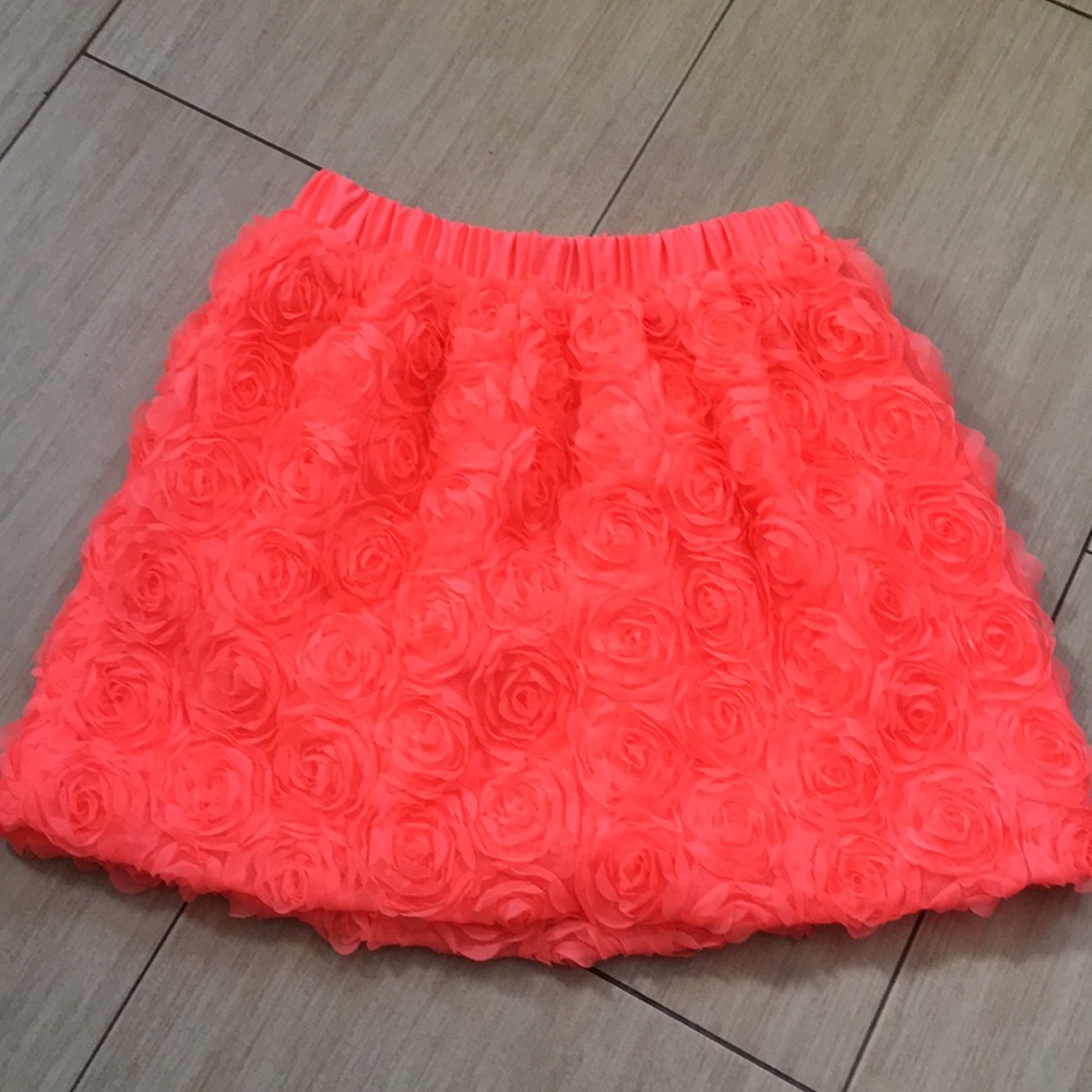 Girls Rosette flowered bubble skirt (nwot)